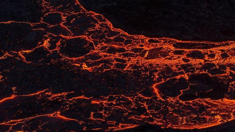 lava em vulcão em erupção