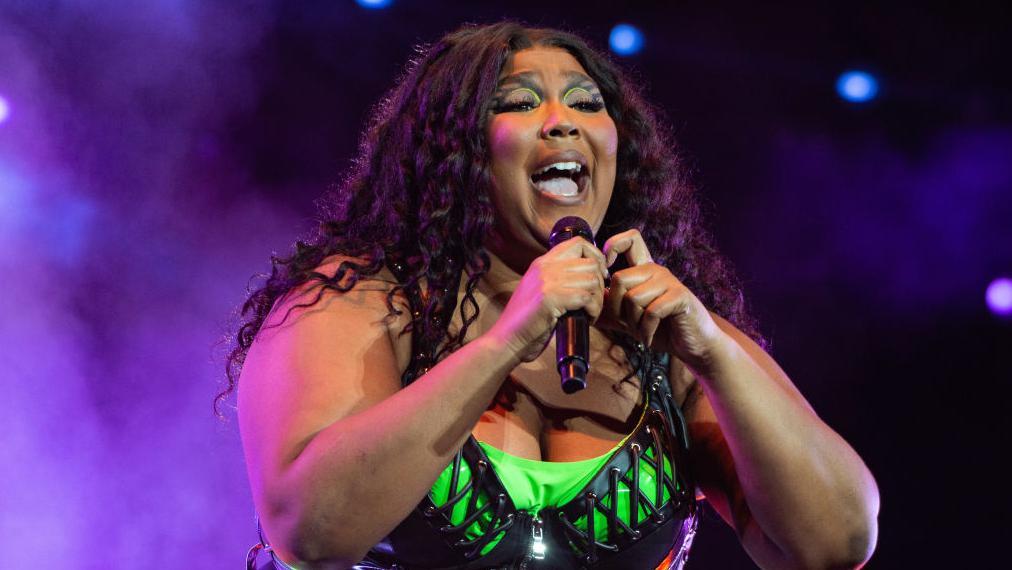 Lizzo en una actuación