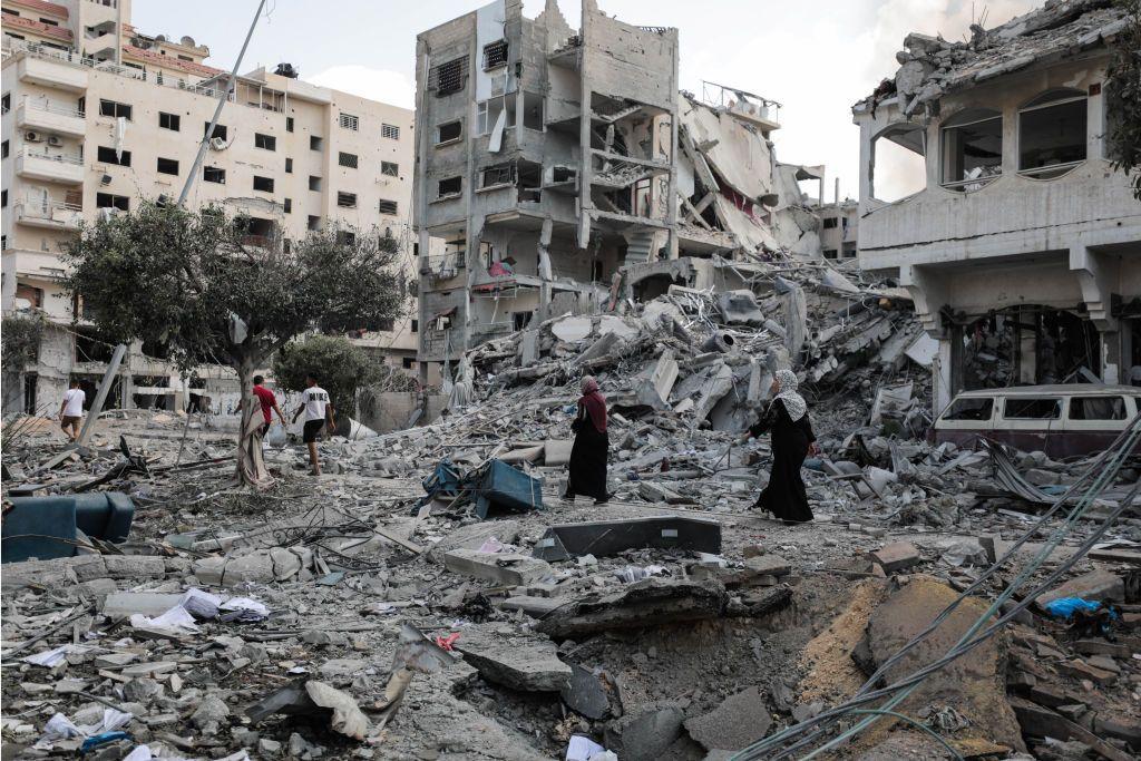 تعرضت منطقة تل الهوى في غرب غزة، والتي كانت تقطن فيها حنين وأسرتها، إلى قصف عنيف أدى إلى تدمير العديد من المباني السكنية