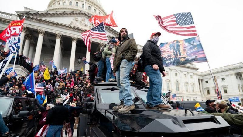 Simpatizantes de Trump frente al Capitolio