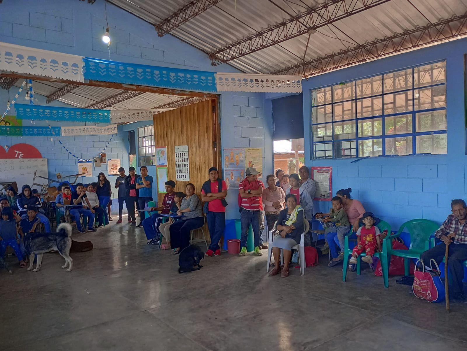 Habitantes de Chiapas refugiados en una escuela de Guatemala