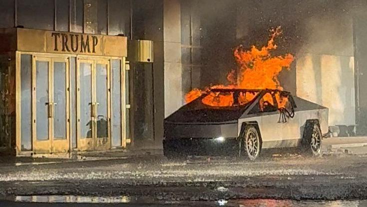 Una camioneta Cybertruck de Tesla explotó frente a la entrada del Hotel Trump en Las Vegas