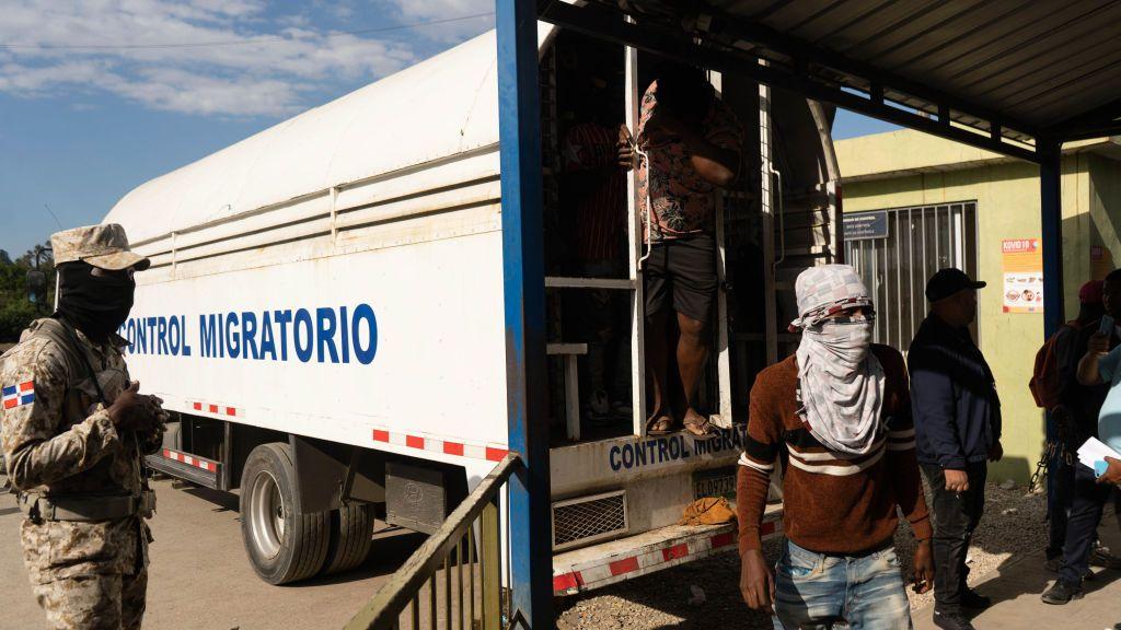 Dominican Republic to deport up to 10,000 migrants a week 