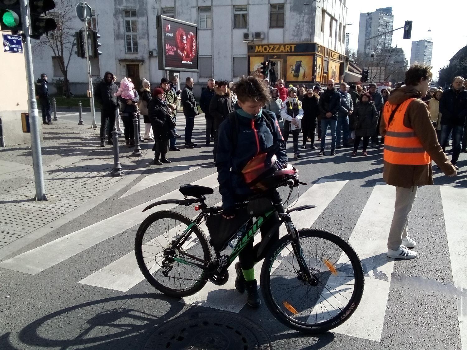 Građani su odali 15-minutnu poštu i u Zemunu