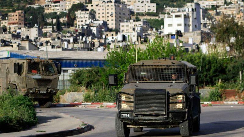 Mobil aparat Israel menyusuri Tepi Barat