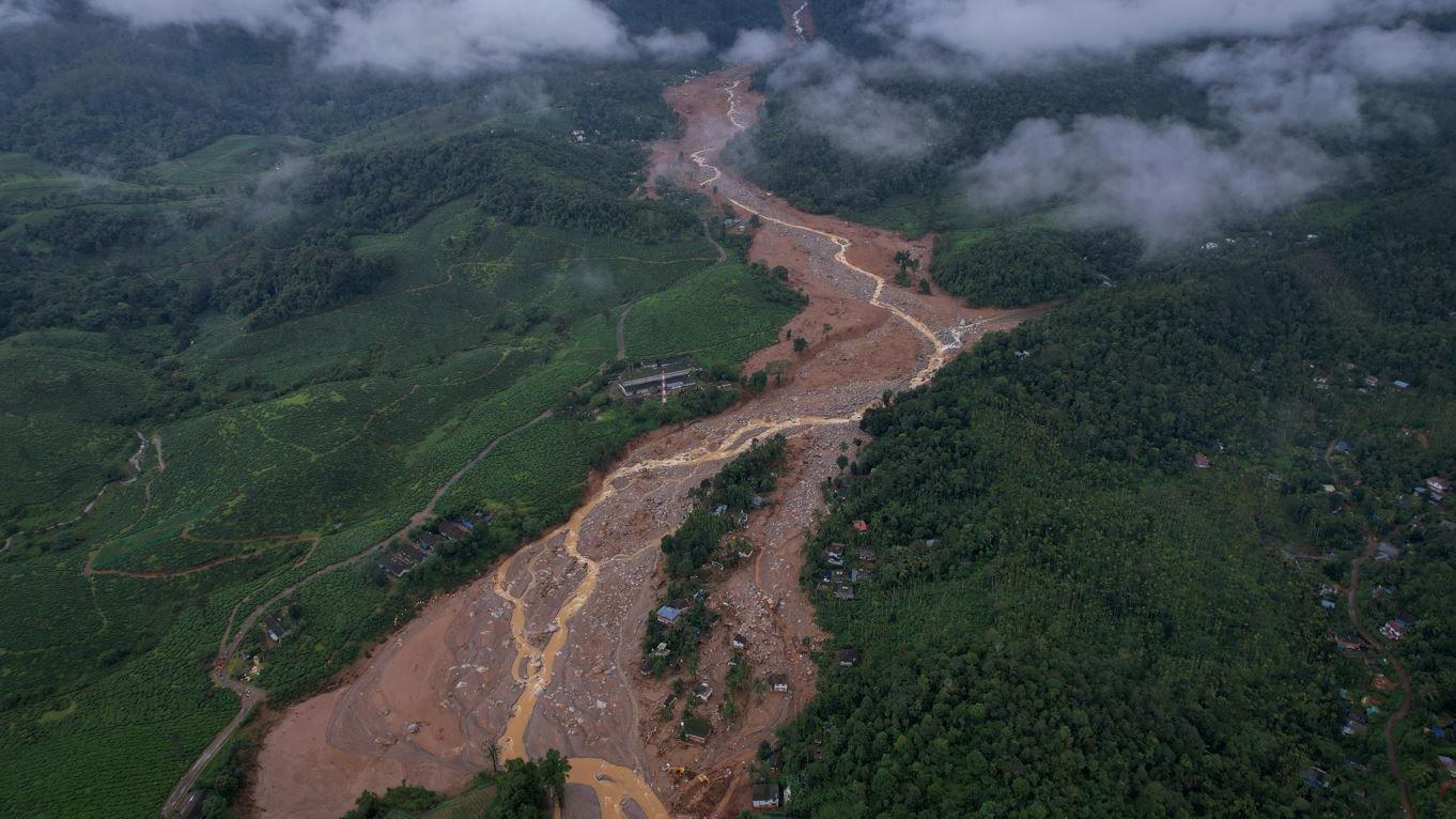 Longsor maut di distrik Wayanad, India barat daya, menewaskan sedikitnya 250 hingga 400 orang pada 31 Juli 2024.