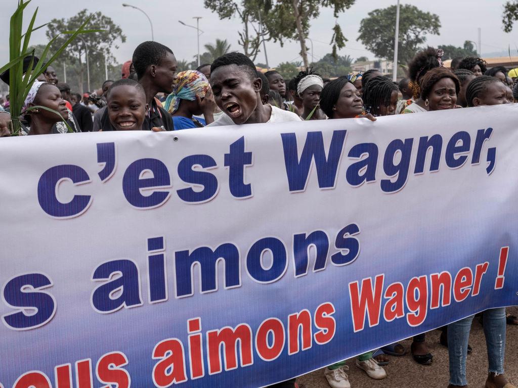 Manifestación en Bangui, la capital de República Centroafricana, en apoyo al Grupo Wagner. 