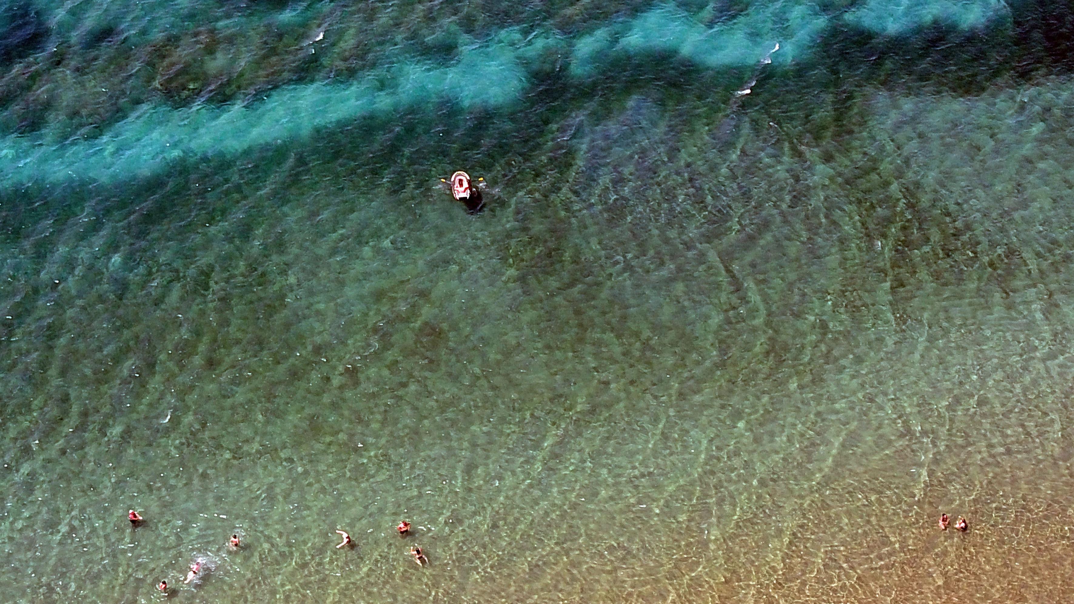 Mar da Grécia, em meio a onda de calor