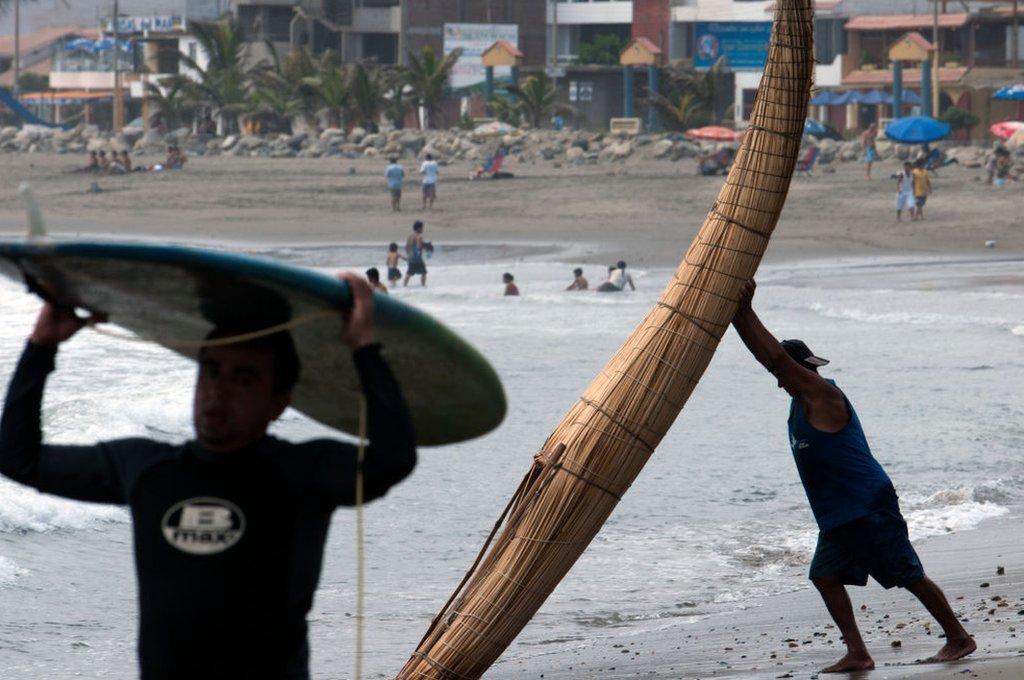 Surfistas em Huanchaco 