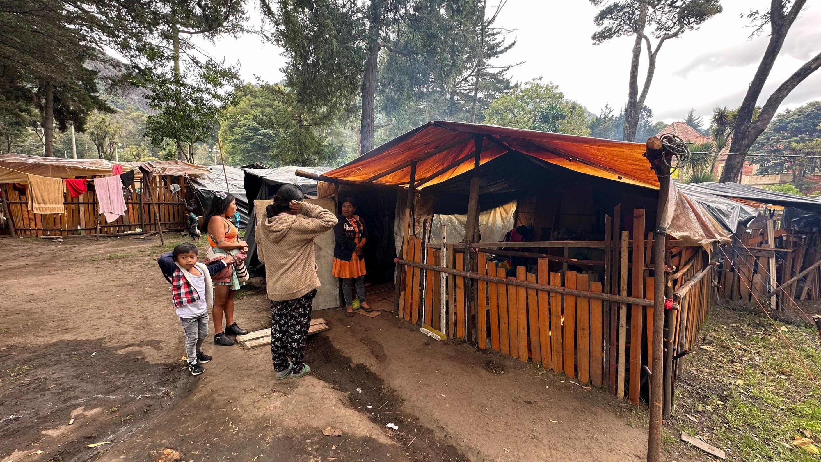 Una de las tiendas del campamento embera en el Parque Nacional. 