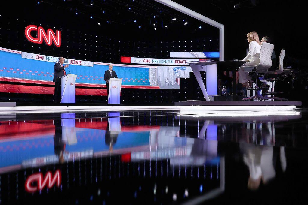 Trump e Biden no palco do debate