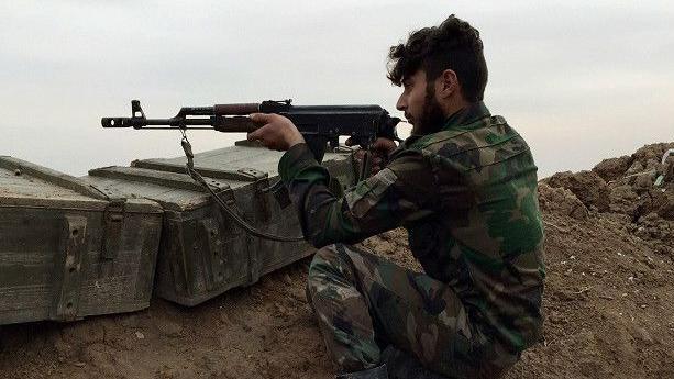 تقاتل بعض العشائر والقبائل إلى جانب القوات الحكومية في سوريا ضد تنظيم الدولة الإسلامية