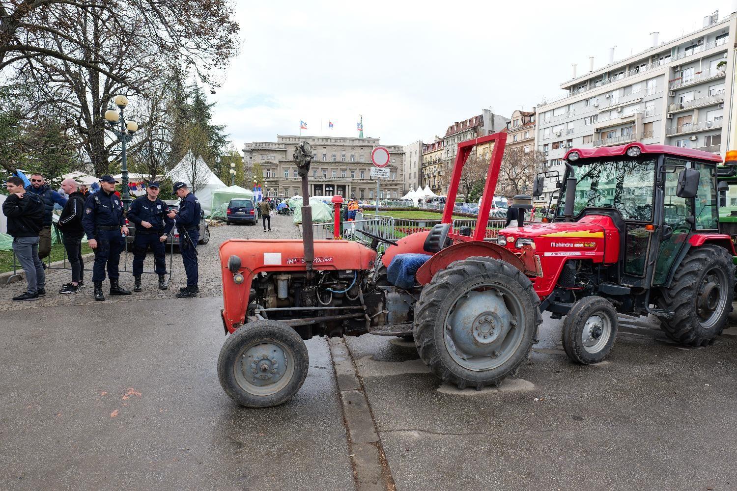 Studenti pešaci stižu u Beograd, traktori u centru prestonice Srbije 11 traktori u centru Beograda