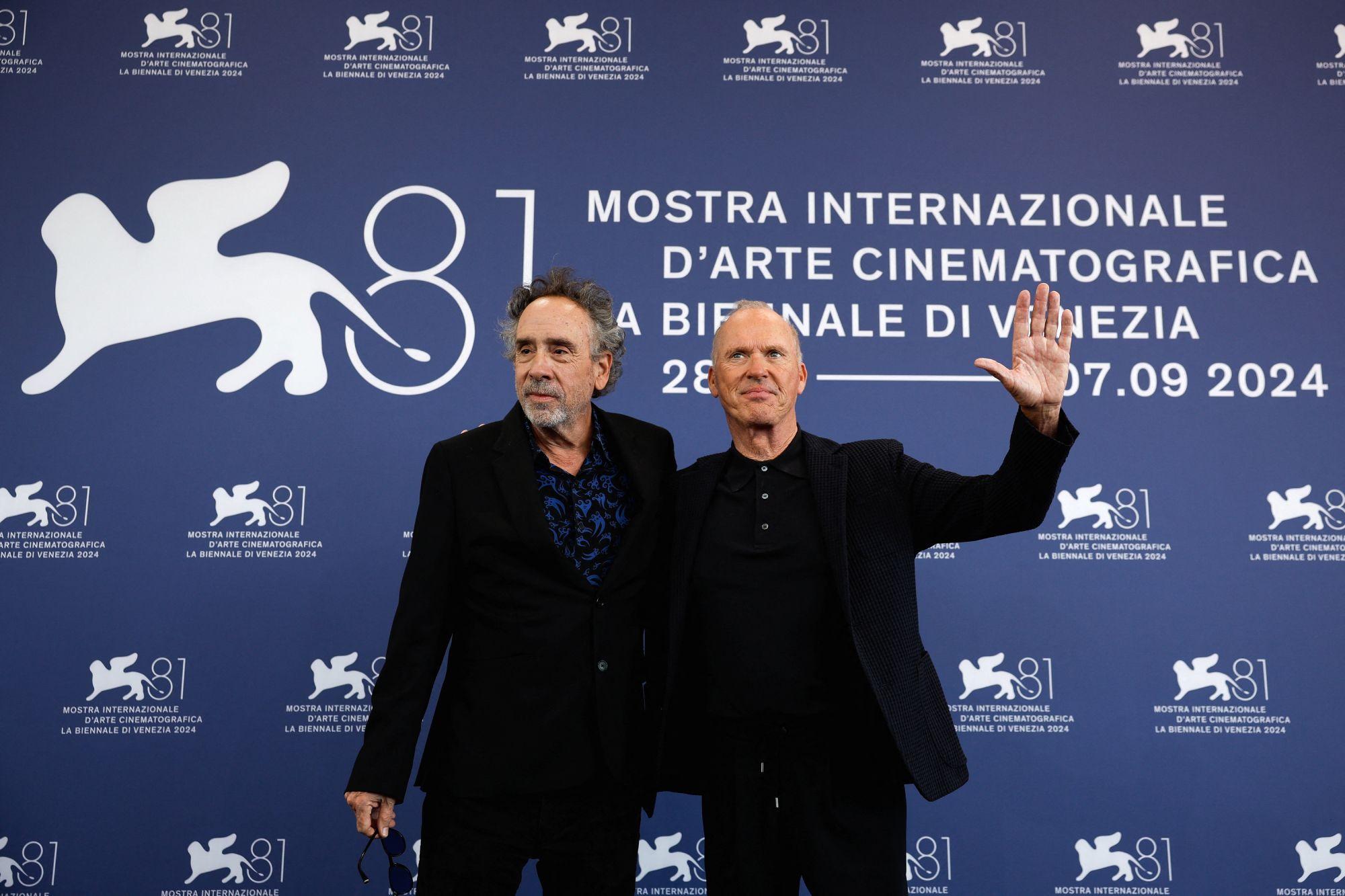 Tim Burton y Michael Keaton durante la proyección de Beetlejuice Beetlejuice en el Festival de Cine de Venecia