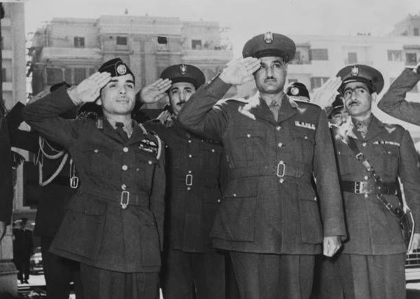 الزعيم المصري جمال عبد الناصر والعاهل الأردني الملك حسين لدى زيارة الأخير لمصر عام 1955