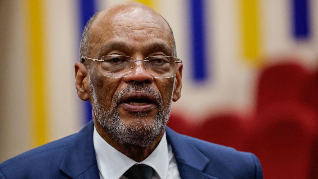 El primer ministro haitiano, Ariel Henry, habla con estudiantes durante una conferencia en la universidad Internacional de Estados Unidos (USIU) África, en Kenia.
