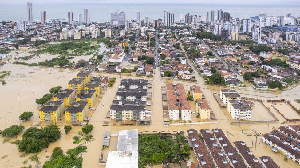 Partes de Recife foram inundadas pelas enchentes em maio de 2022