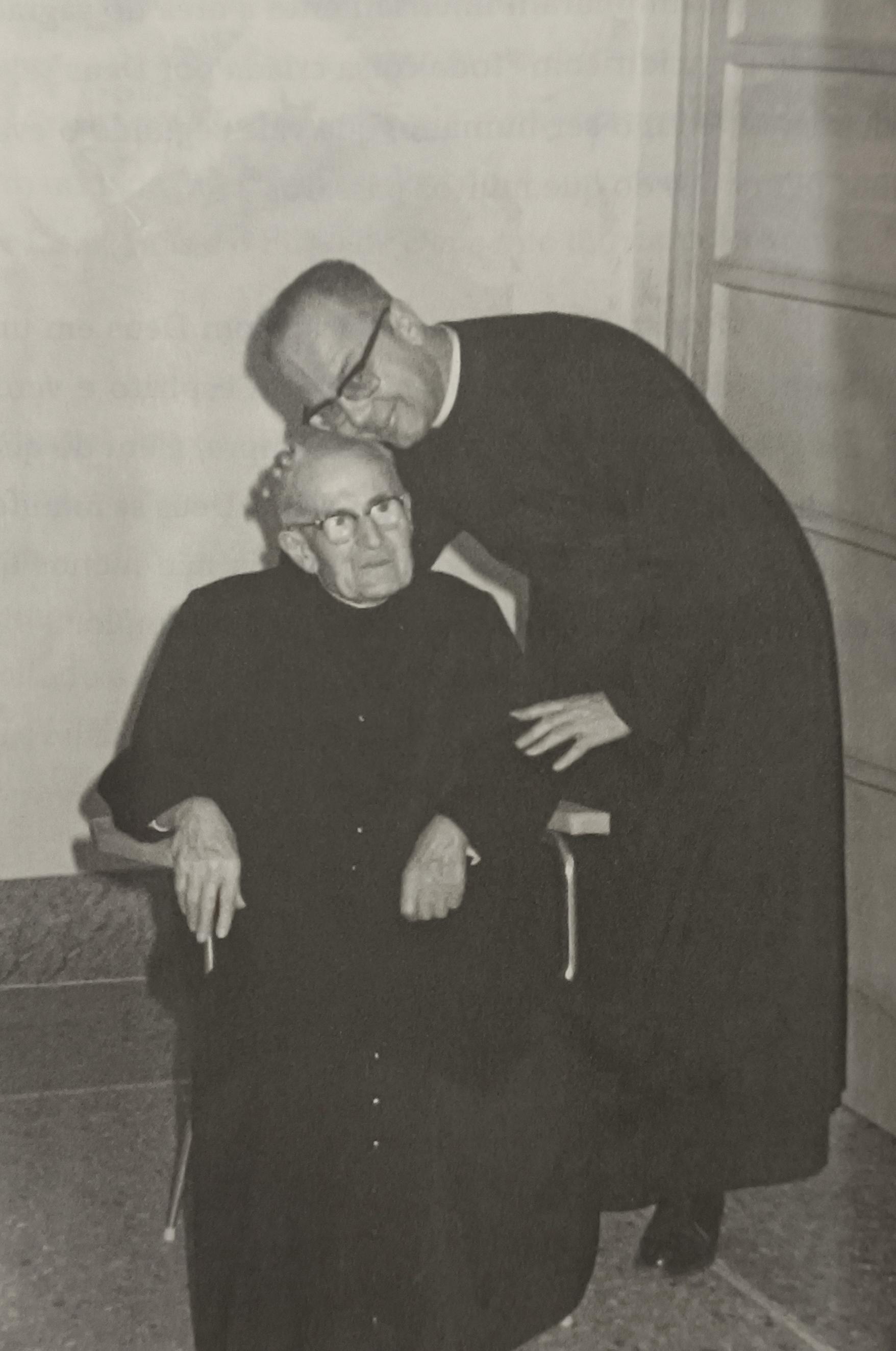 Padre Gabriele Amorth e Padre Tiago Alberione, o fundador de sua congregação