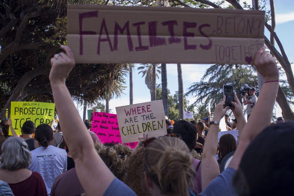 Protesta en contra de la separación de familias migrantes en la frontera en Los Ángeles, California, Estados Unidos, el 14 de junio de 2018. (Foto: David McNew/Getty Images)