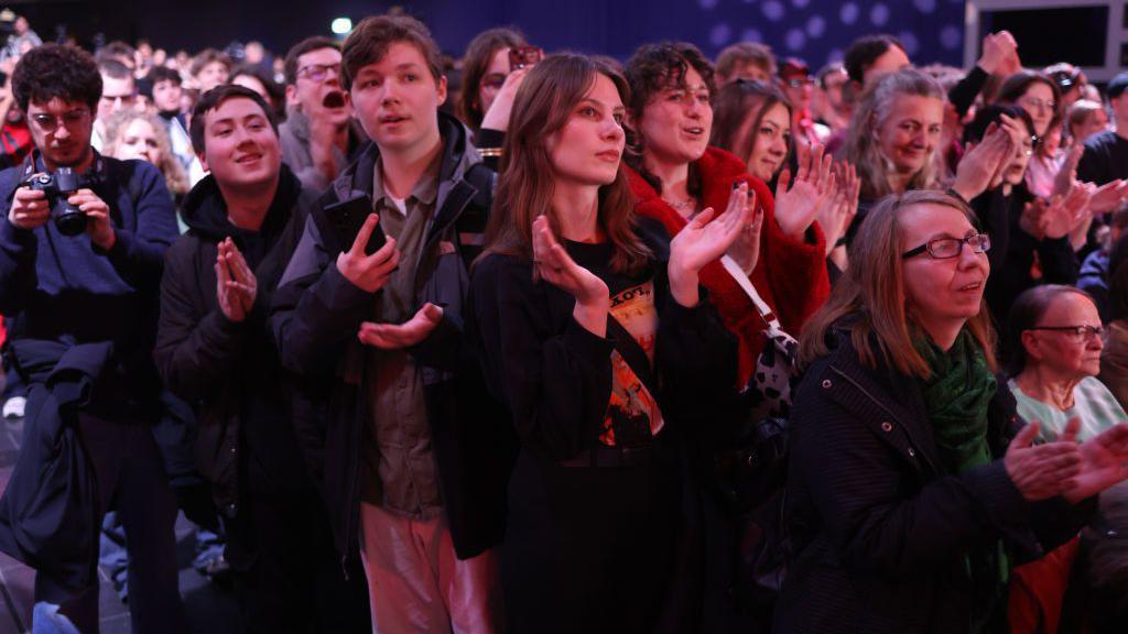 Los jóvenes alemanes se han visto también atraídos por lo opuesto a la extrema derecha: el partido La Izquierda logró un muy buen resultado gracias al apoyo de los votantes jóvenes.