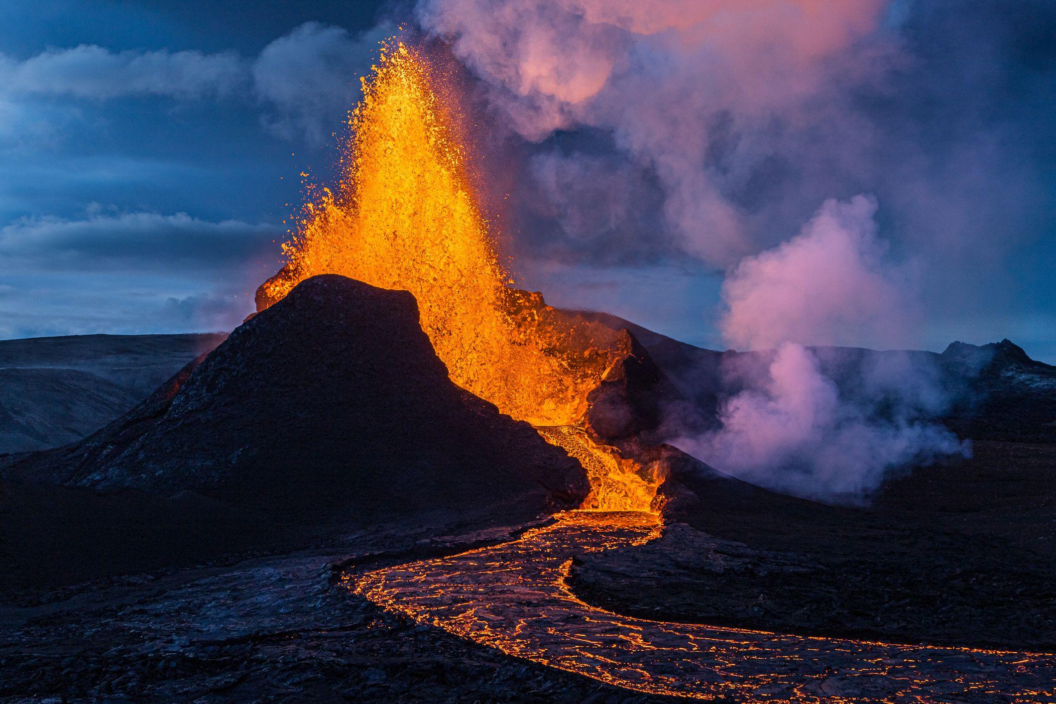 Un volcán en erupción en Islandia
