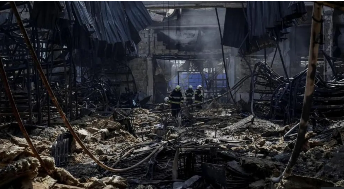 صور تظهر دمار وحريق جراء الحرب الروسية الأوكرانية.