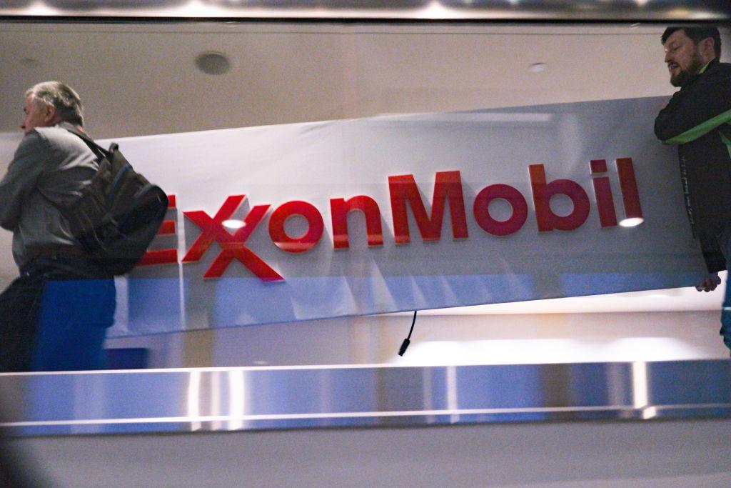 Logo de ExxonMobil en una de sus sedes