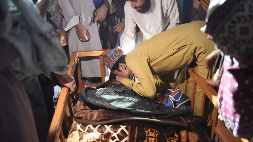 Bom bunuh diri, Maulid Nabi, Pakistan 