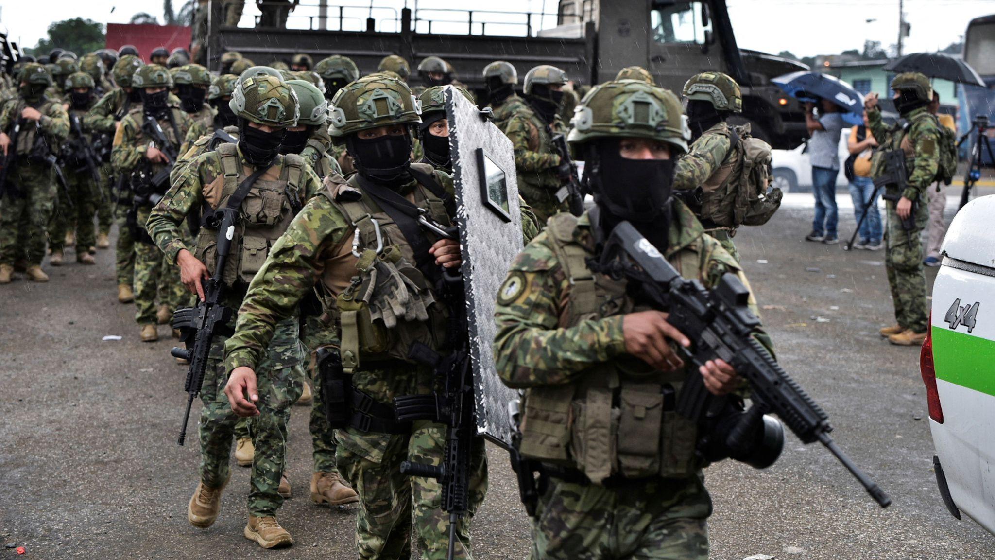 جنود في شوارع الإكوادور