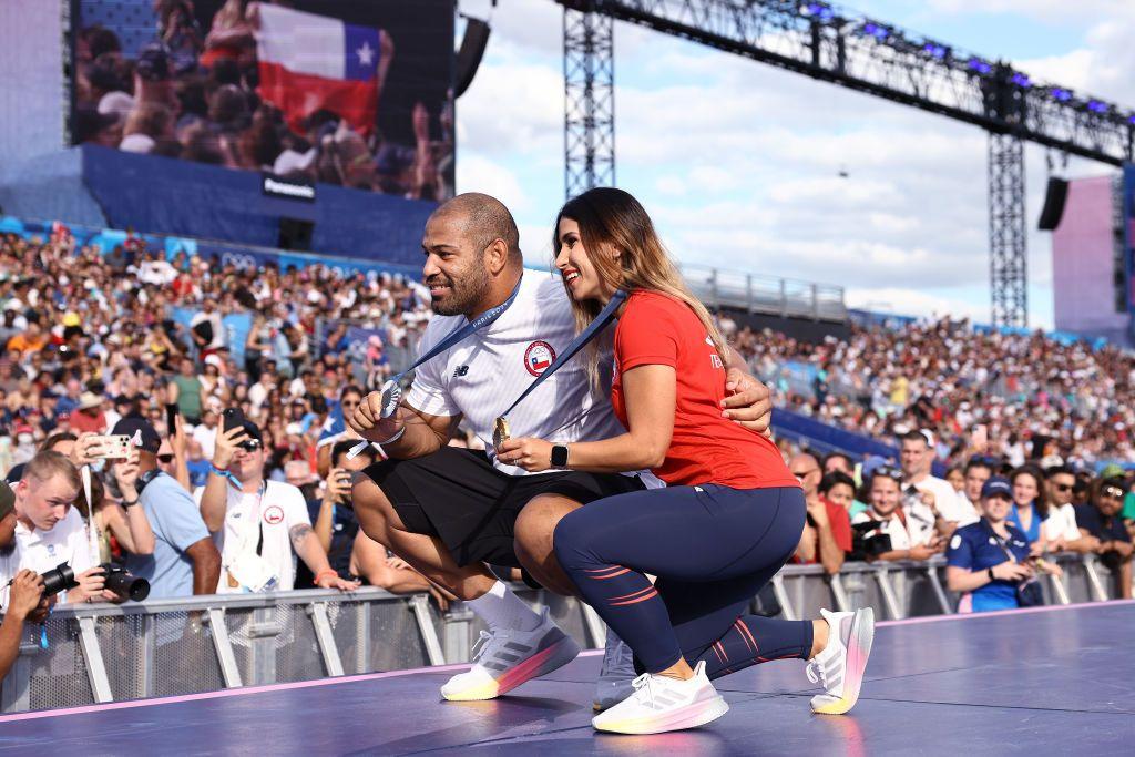 Chilean shooter and Chilean fighter in Paris