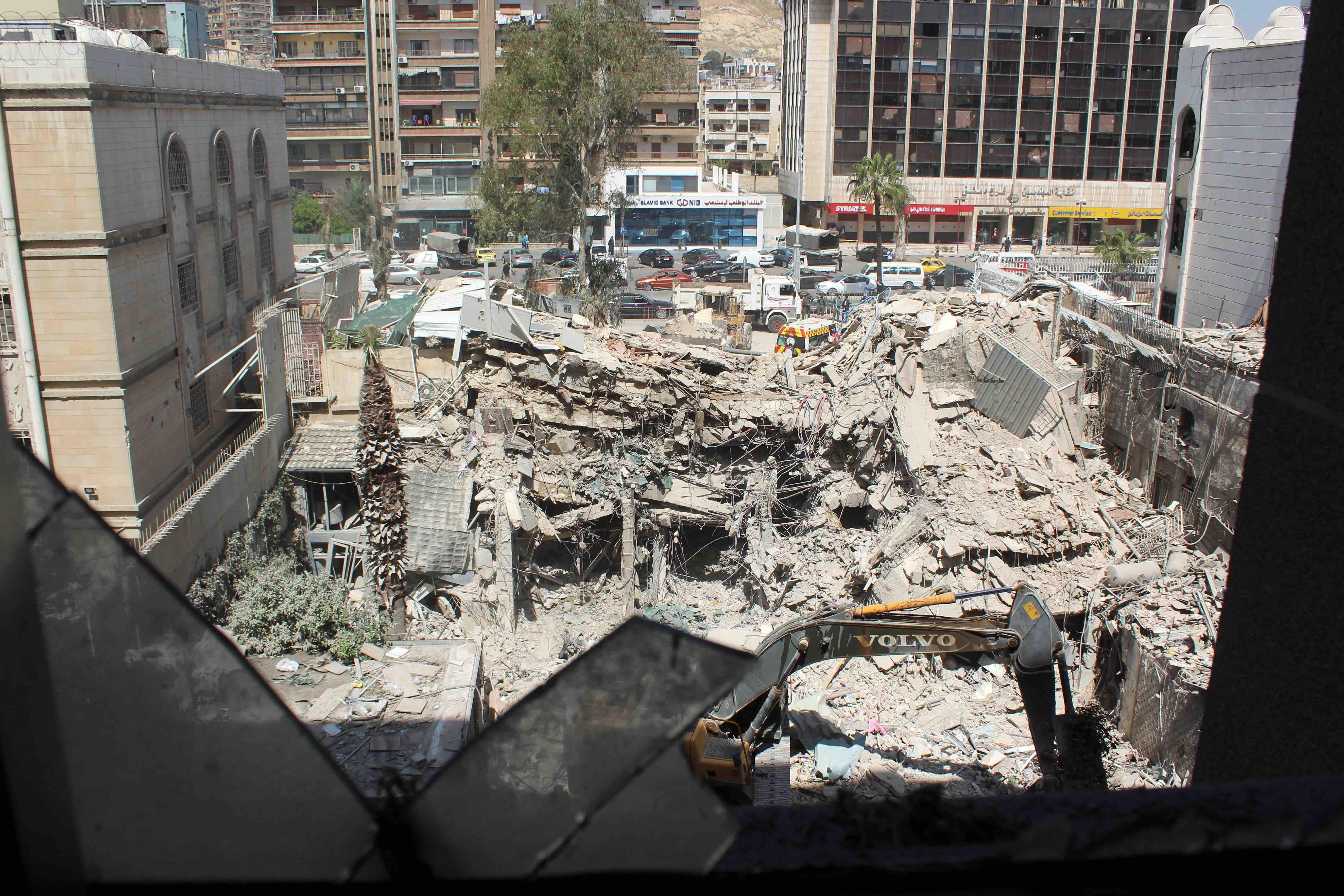 파괴된 이란 영사관 모습