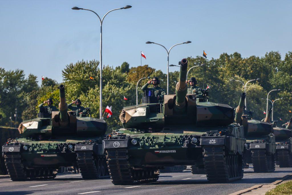 Tanques del ejército de Polonia en un desfile