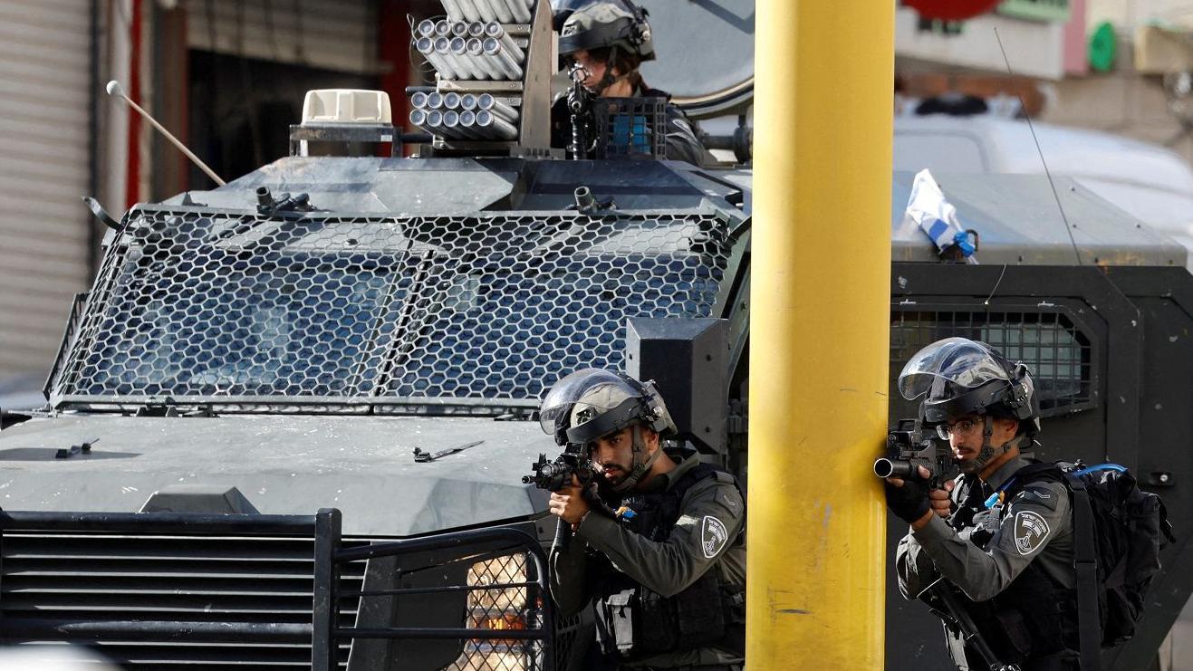 جنود الجيش الإسرائيلي في حالة تأهب في الضفة الغربية