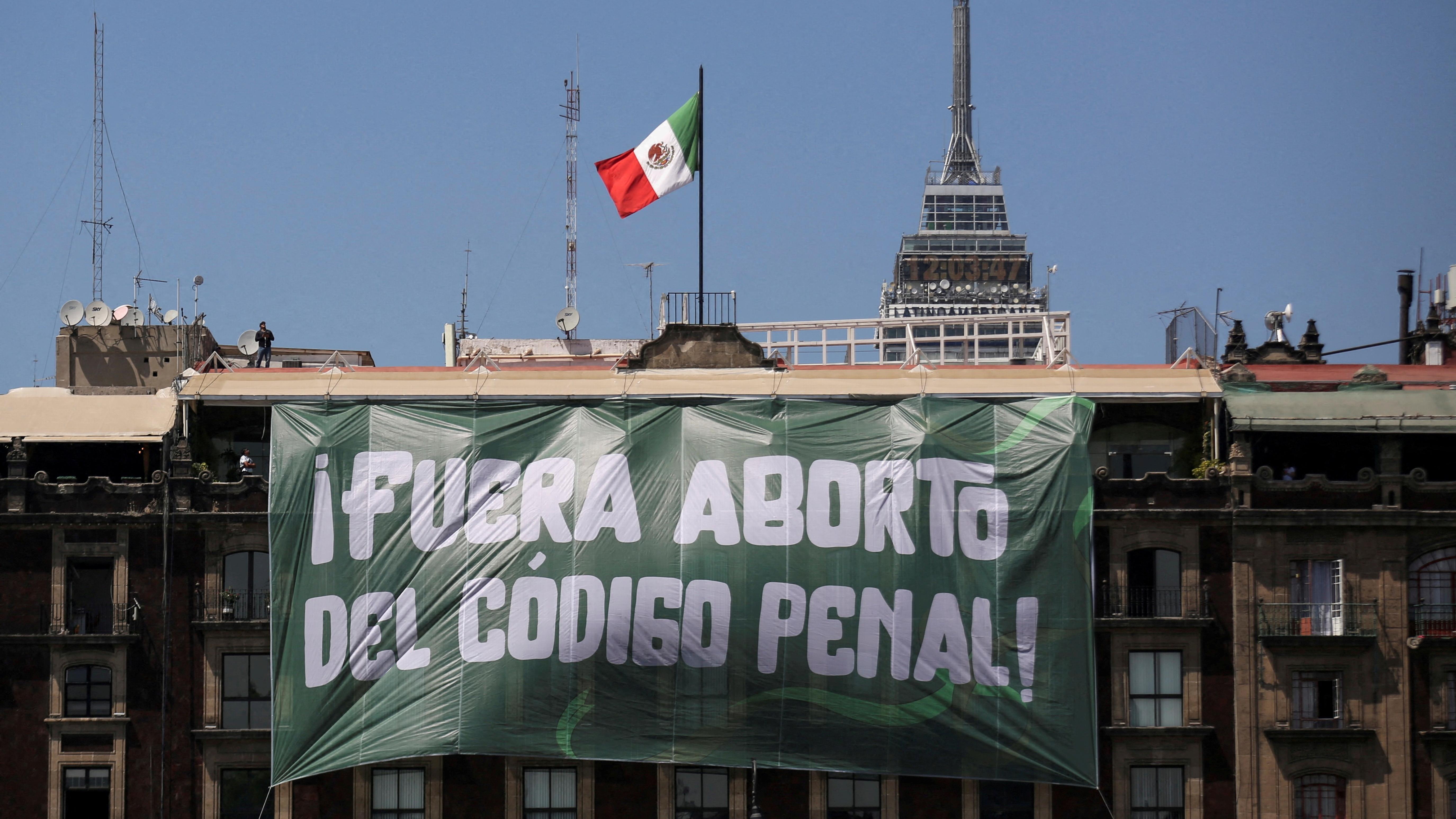 Pancarta contra la presencia del aborto en el código penal