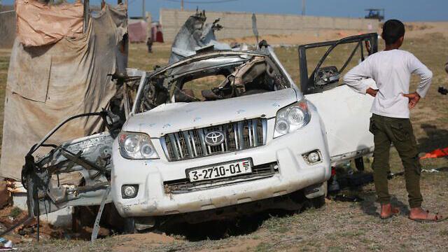 سيارة عمال الإغاثة في المطعم المركزي العالمي بعد استهدافها في غزة