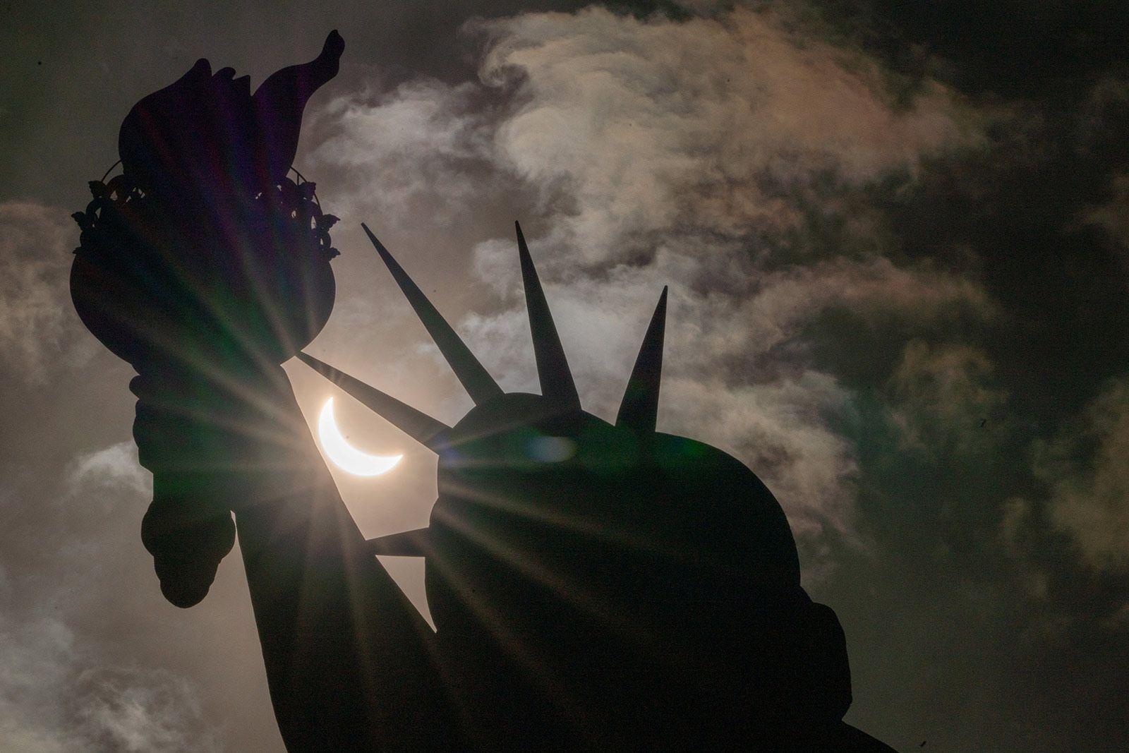 Estátua da Liberdade durante o eclipse