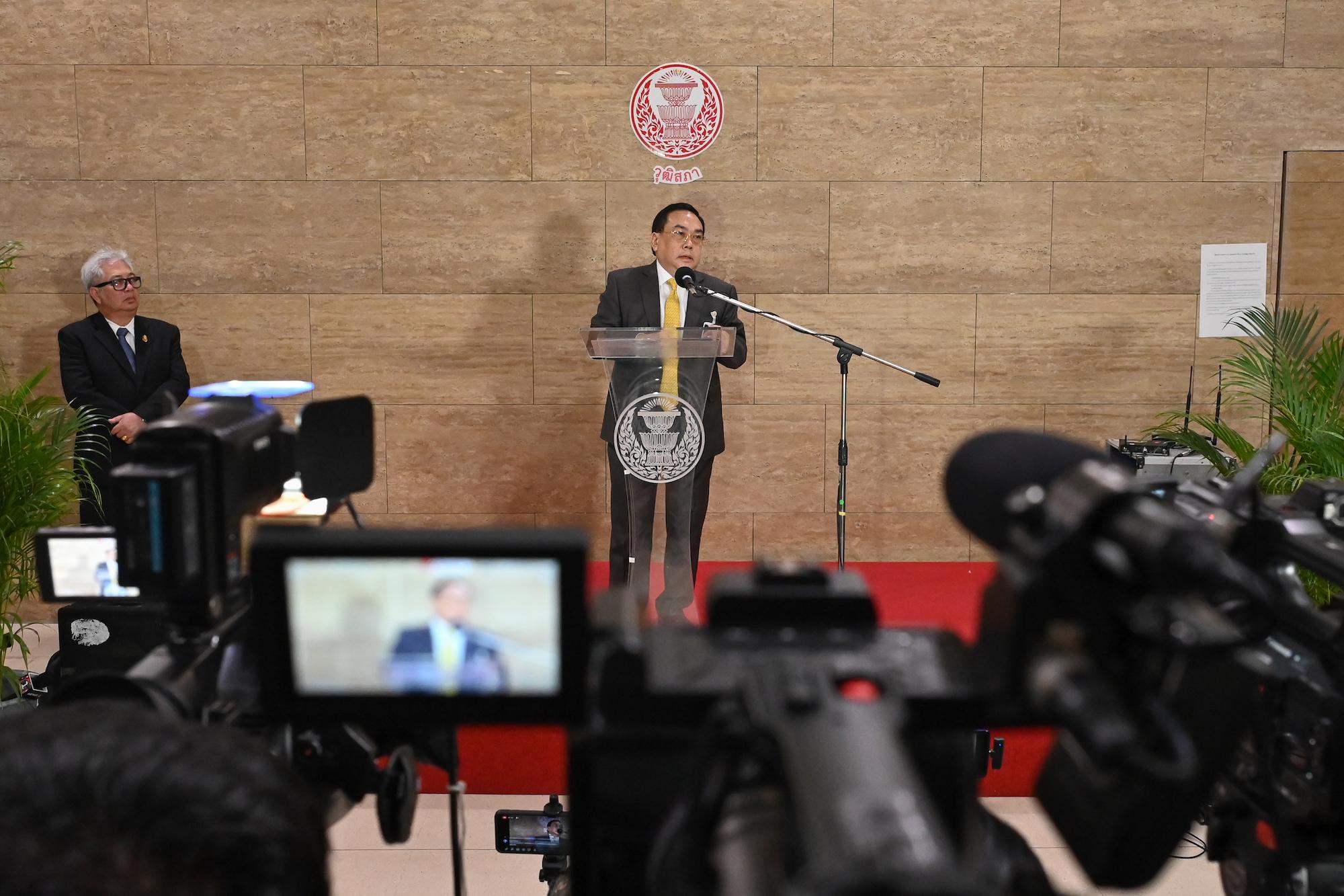 การแถลงข่าวครั้งสำคัญของอุปกิต เกิดขึ้นหลังกรณีเพิกถอนหมายจับตัวเขา กลายเป็นข่าวที่สังคมให้ความสนใจ