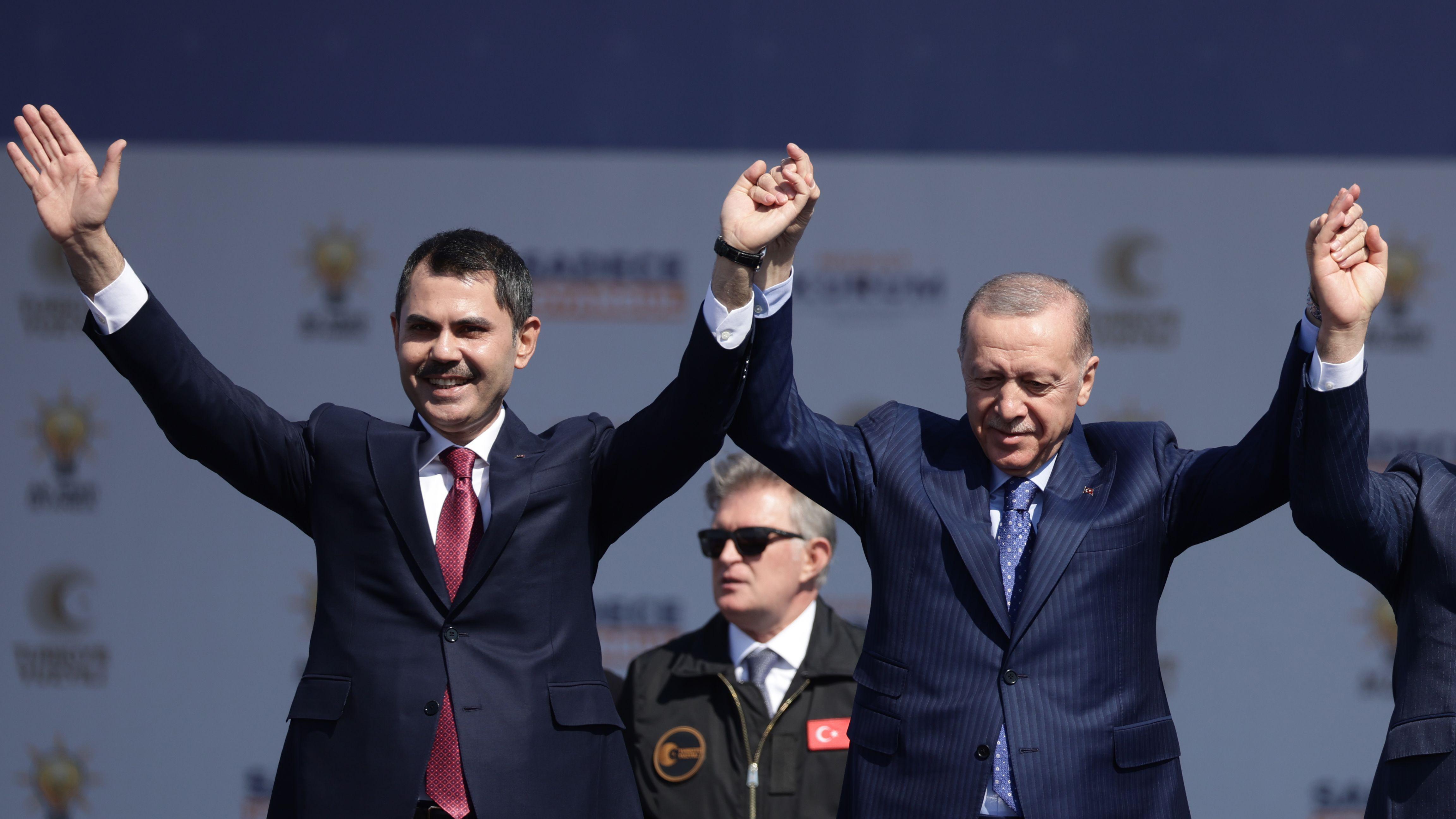Presiden Erdogan menghadiri pawai untuk mendukung kandidat wali kota Istanbul, Murat Kurum.