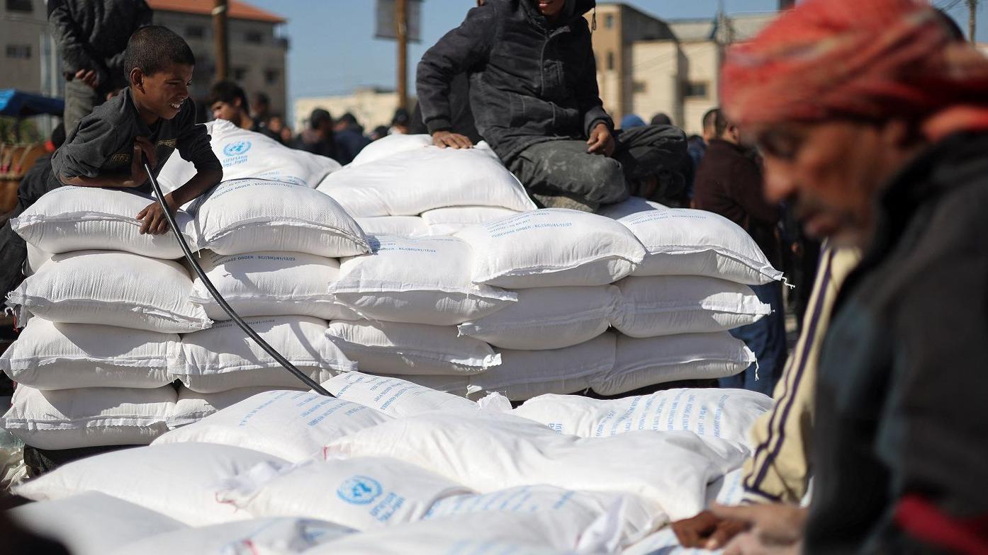 مساعدات مقدمة من الأونروا في غزة