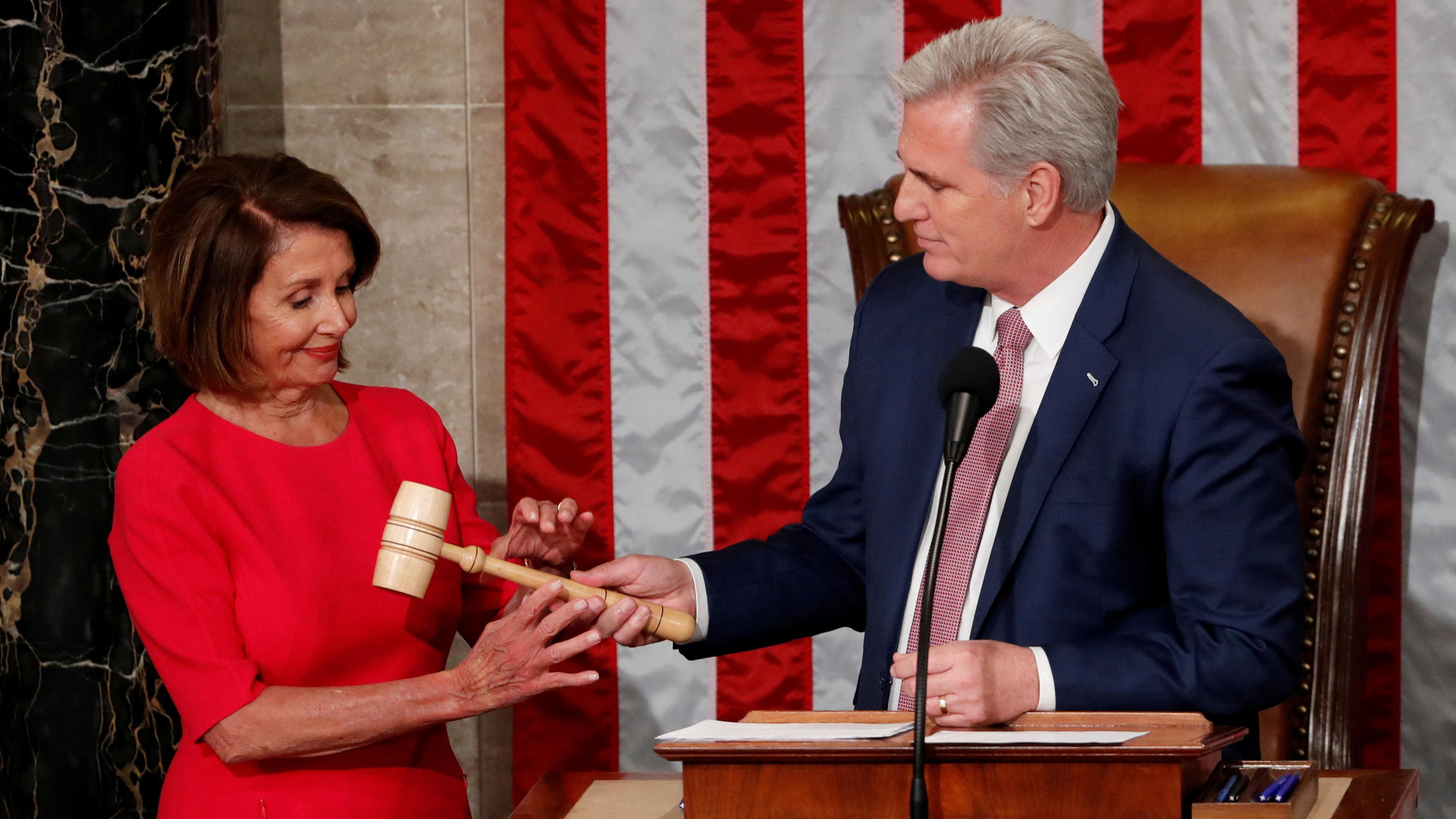 Nancy Pelosi (solda) ve Kevin McCarthy