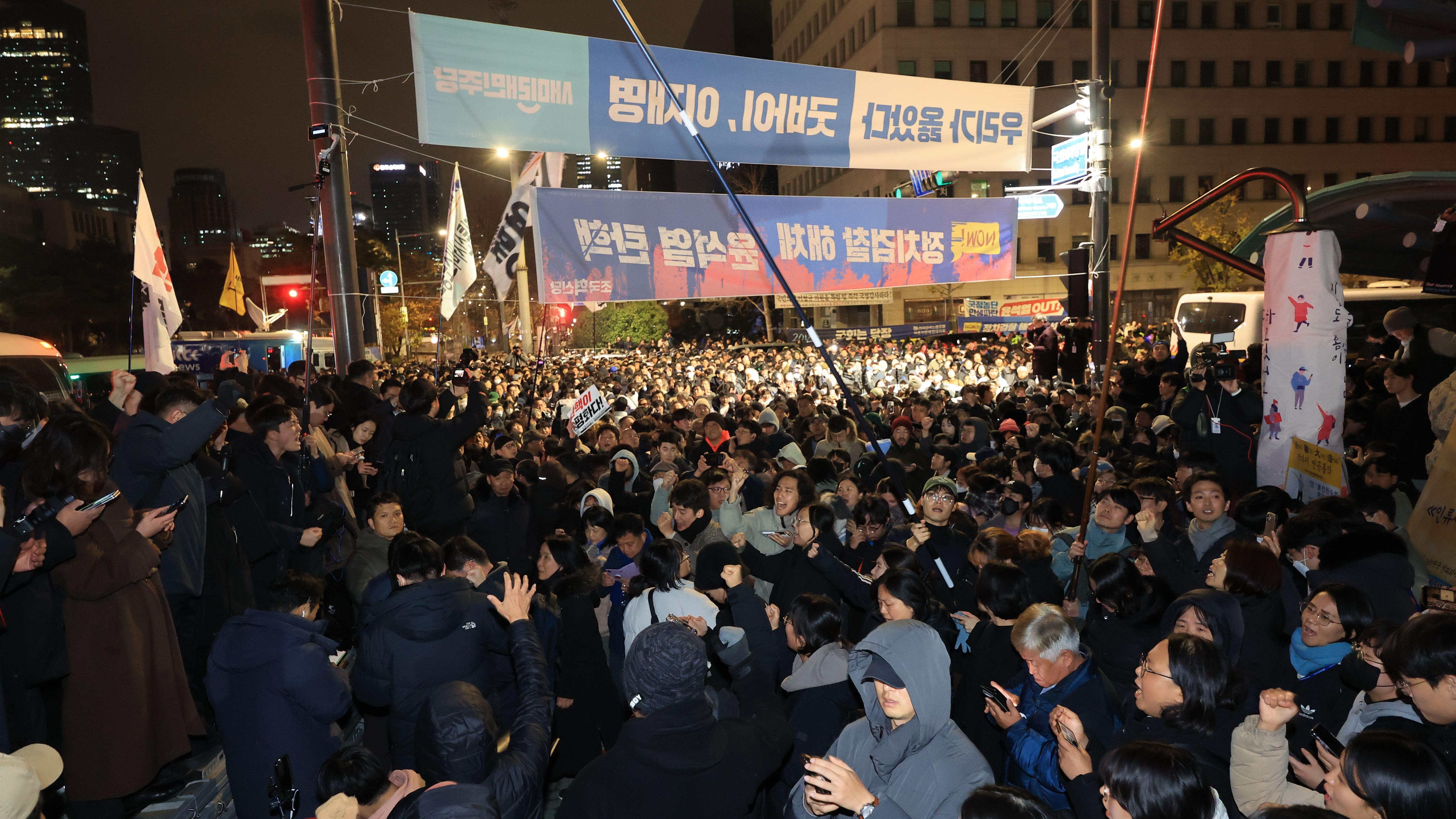 Protest ispred zgrade parlamenta u Seulu