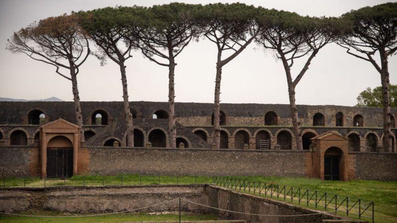  A ‘Palestra Grande dei Gladiatori’ e o anfiteatro romano de Pompeia, na Itália