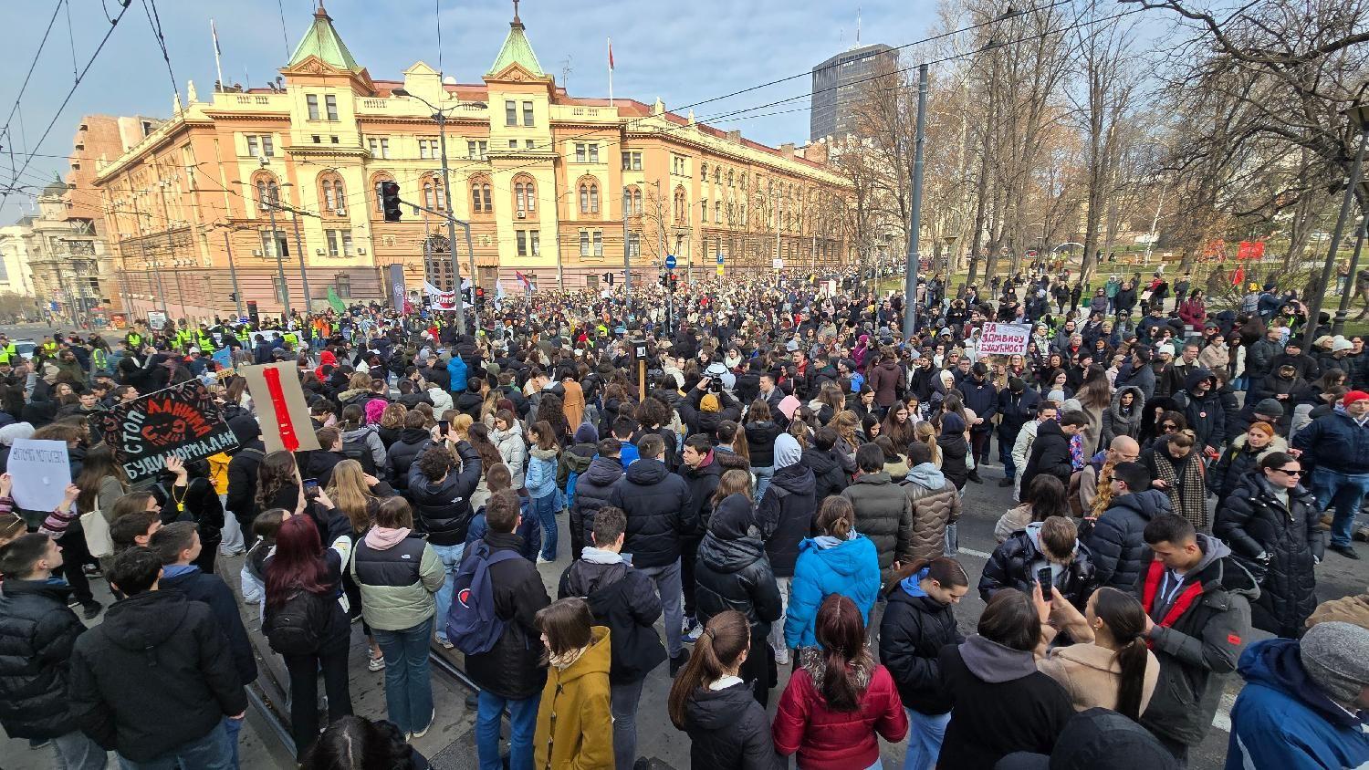 Protest podrške prosvetnim radnicima u Nemanjinoj ulici, u Beogradu, ispred Ministarstva prosvete