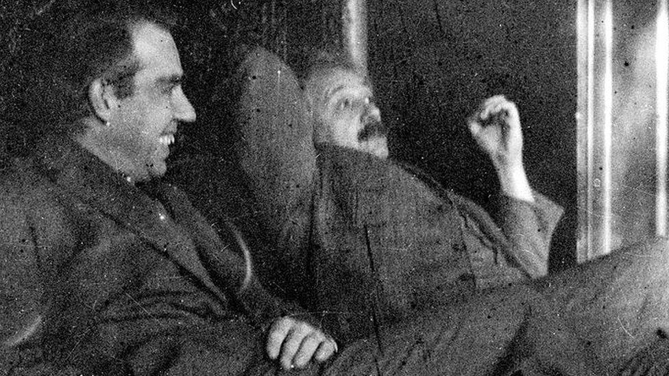 Niels Bohr con Albert Einstein