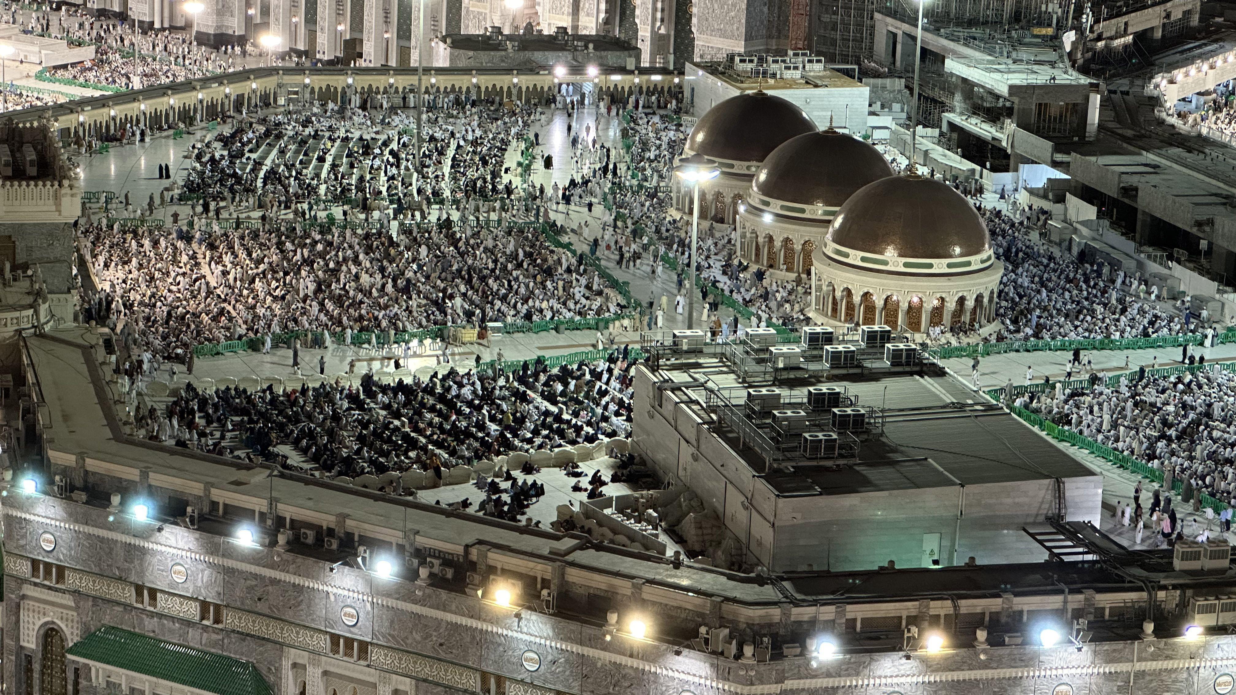 مسجد الحرام کا طلوع سحر کے وقت کا منظر 