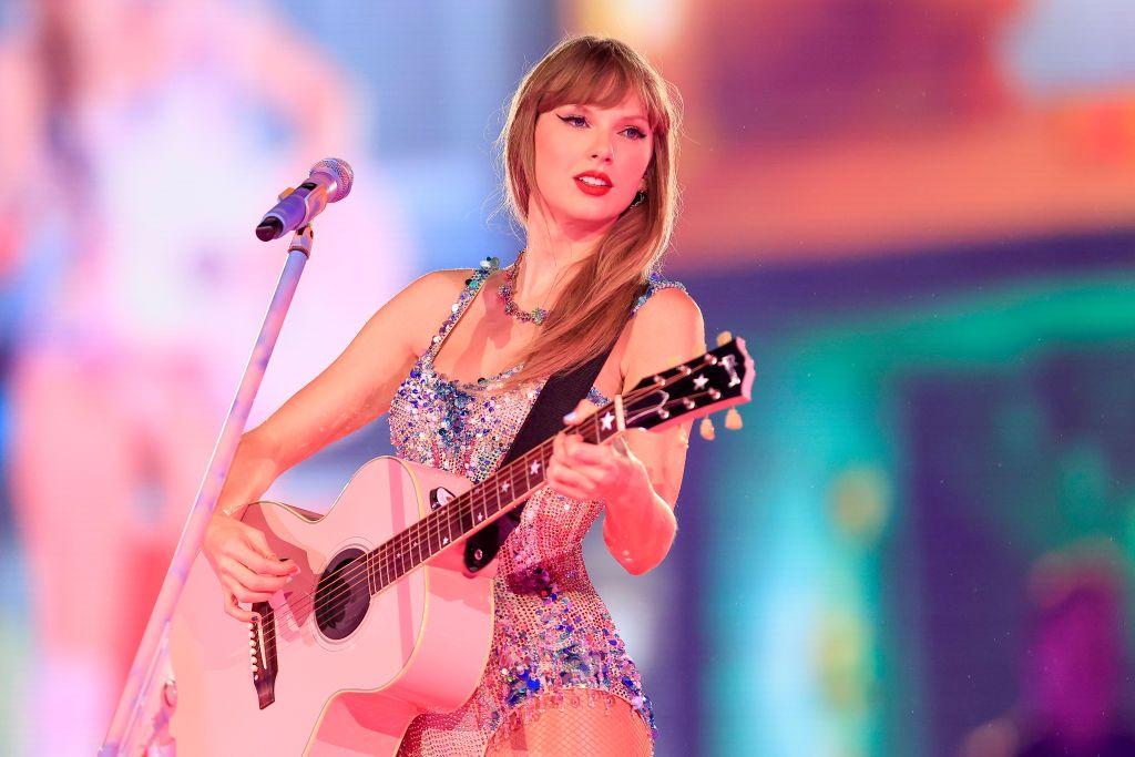 Taylor Swift sobre el escenario. 