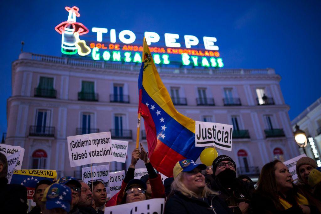 Venezolanos protestando en Madrid.