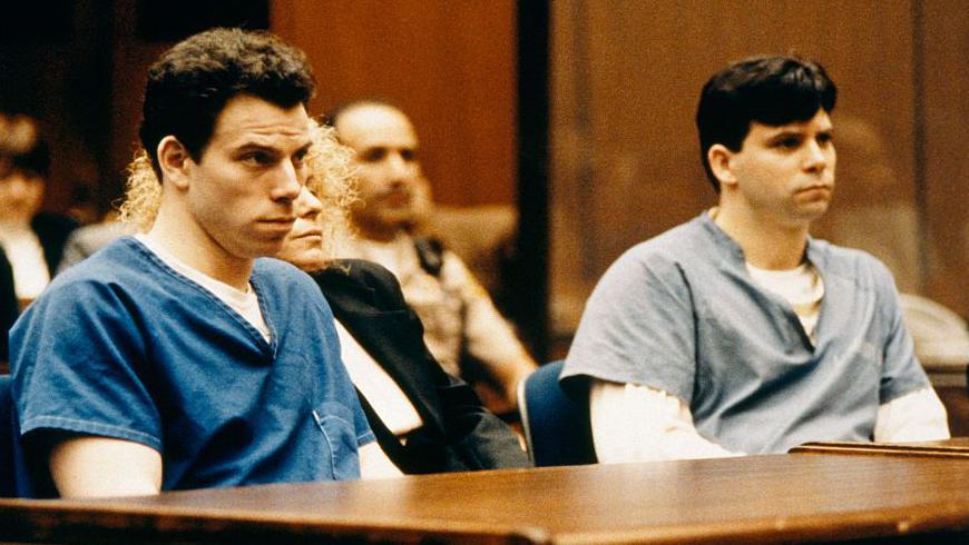 Los hermanos Lyle y Erik Menéndez en una audiencia del 6 de junio de 1994 en Los Ángeles, California, Estados Unidos.