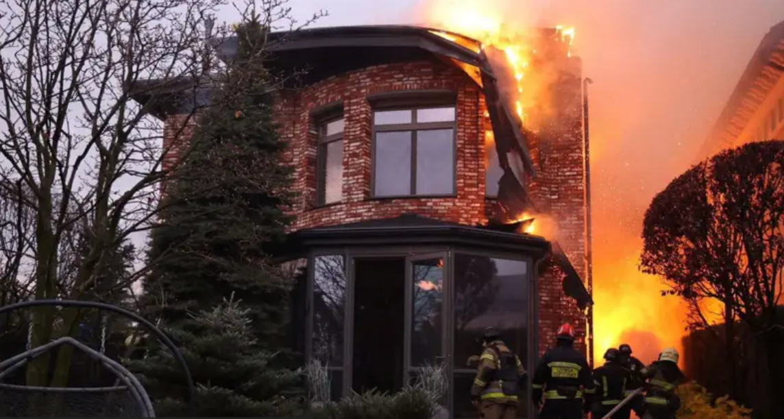 Imagem de casa incendiada