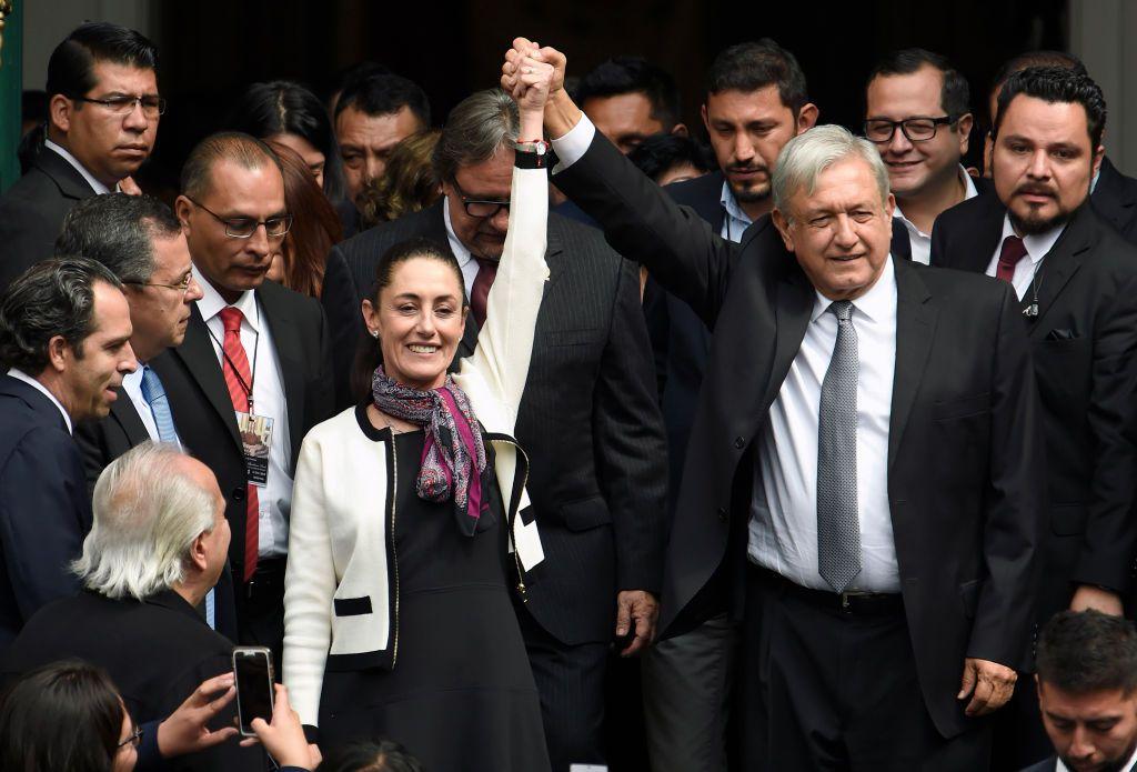 Sheinbaum junto a AMLO cuando asumió como jefa de gobierno de la Ciudad de México en 2018.